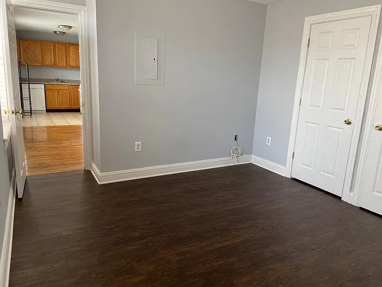 1601 Wallace St — Photo 3