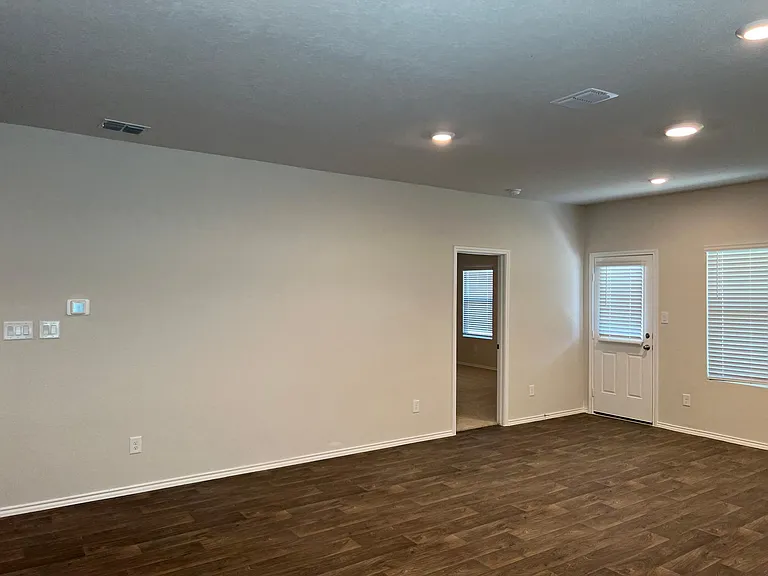 937 Armadillo Dr — Photo 9