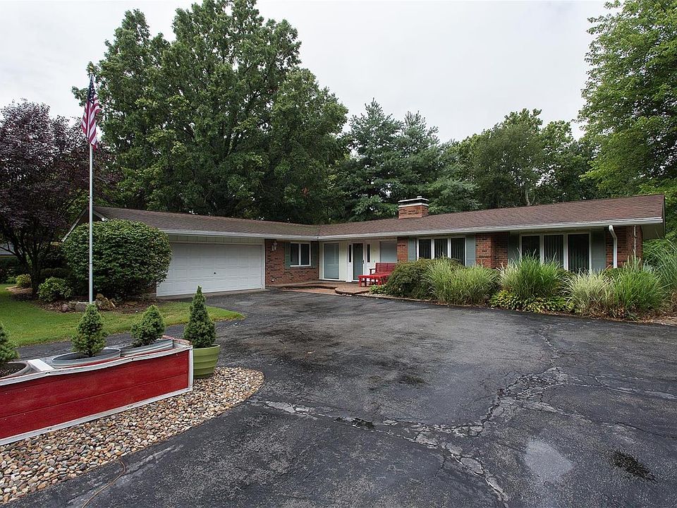 1st image of 100 Castle Dr