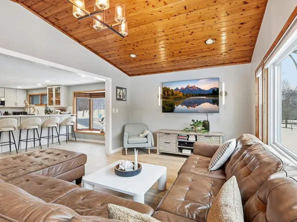 16919 Cottage Grove Ave, Wayzata, MN 55391