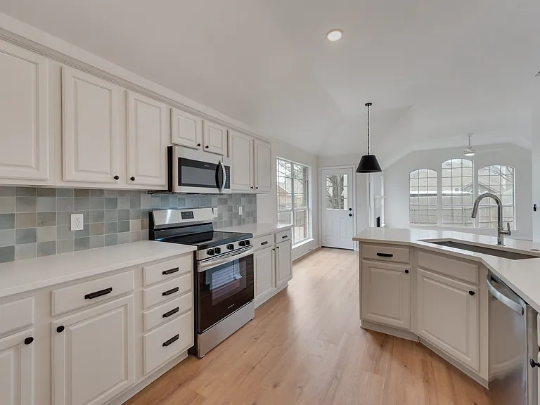 7307 Cresson Dr — Photo 5