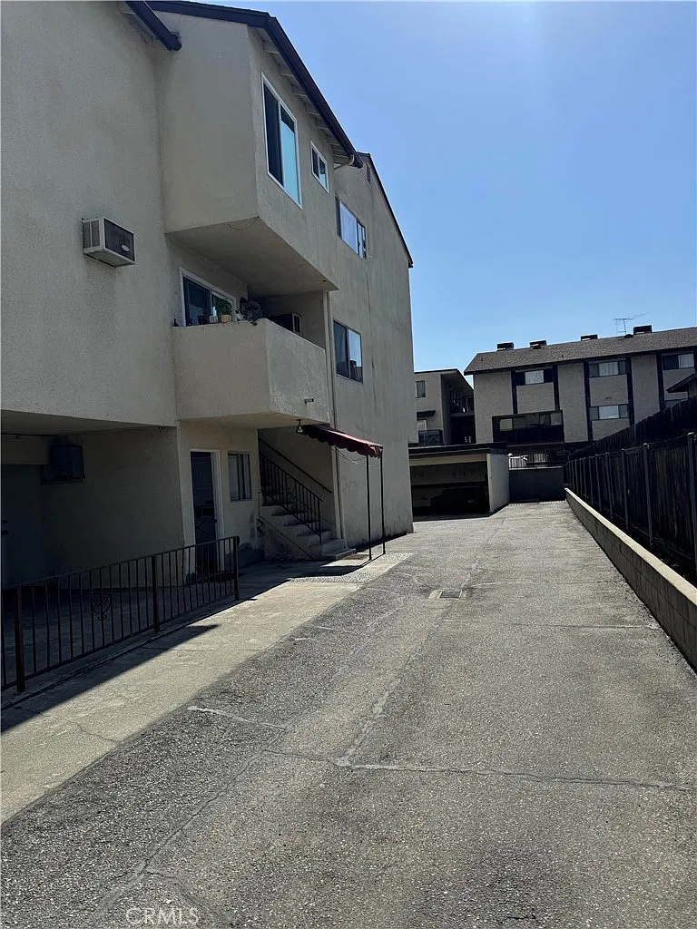 2 bed, 1.5 bath, 1000 sqft, $2,550 — Photo 3