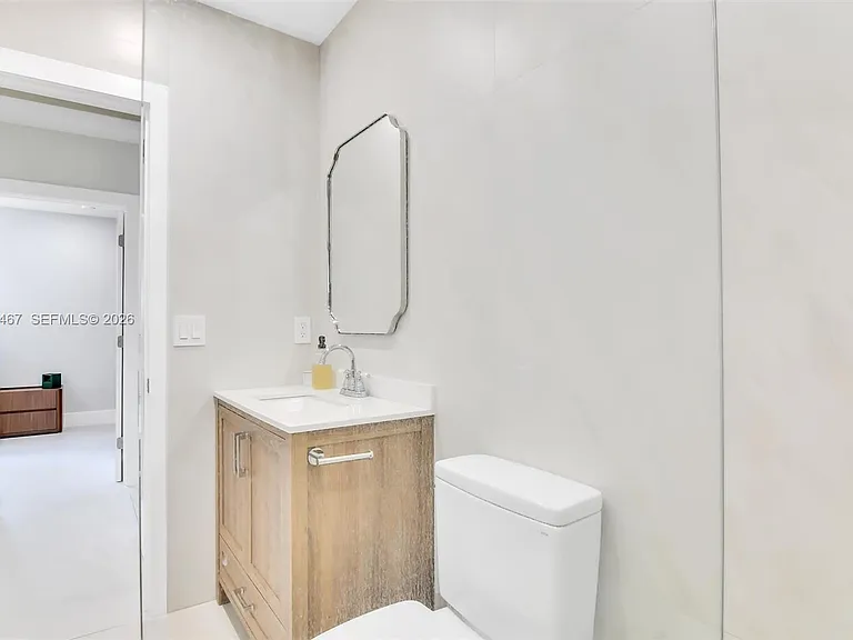 241 W 48th St — Photo 23