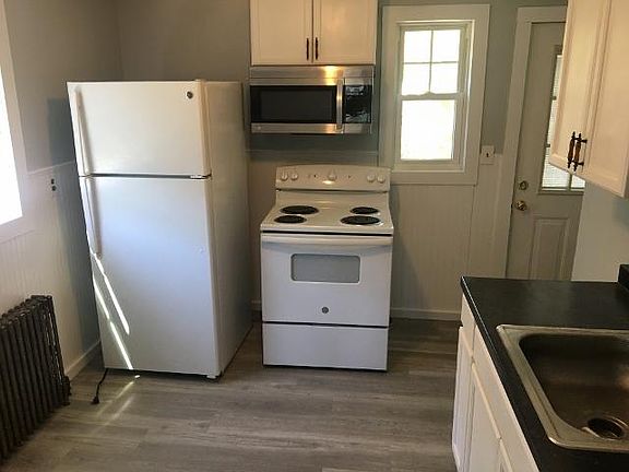 5th image of 82 Sunnyside Dr