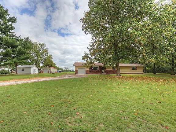 2nd image of 15551 Goldfinch Rd