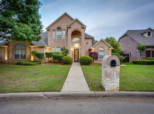 912 Thomas Crossing Dr, Burleson, TX 76028