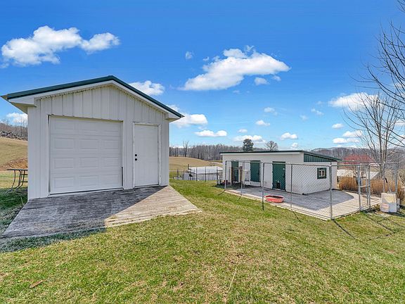 4th image of 1747 Backus Mountain Rd