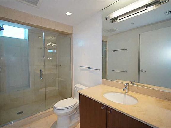 4th image of 3801 Collins Ave #906