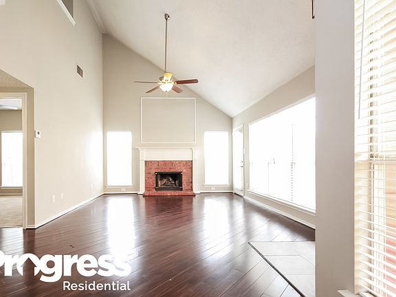 4th image of 926 Azalia Dr