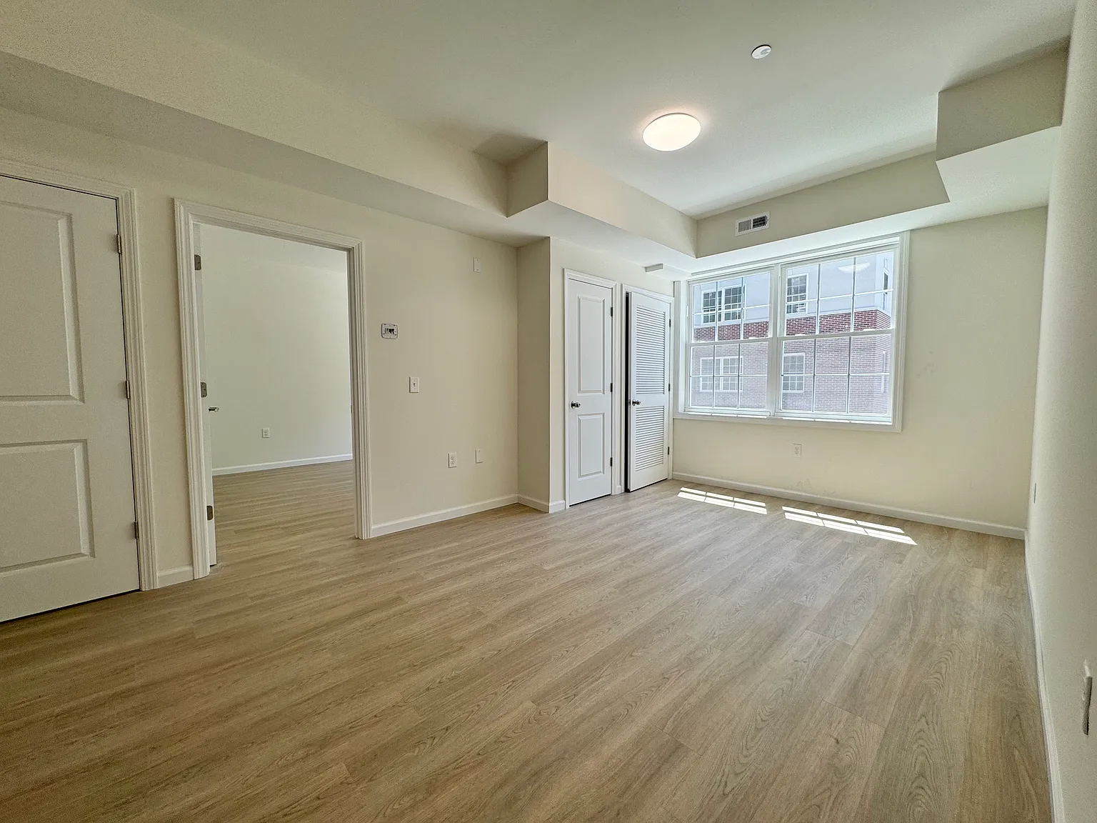 2 bed, 975 sqft, $2,350 — Photo 4