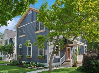 2433 Cowper Ave, Evanston, IL 60201