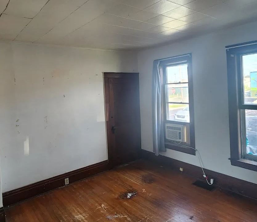 Building Photo 4