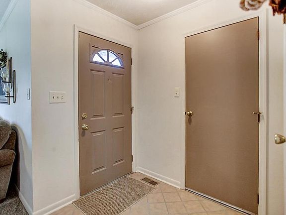 4th image of 389 Halifax Dr