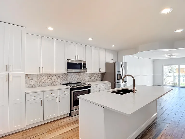 8733 Bay Pointe Dr — Photo 12