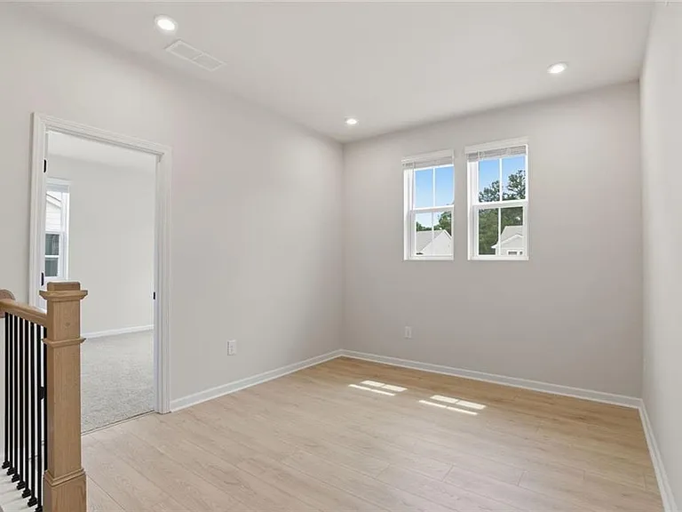 142 Henley St W #11 — Photo 13