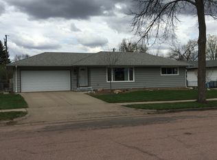 1504 S Riverdale Rd, Sioux Falls, SD 57105