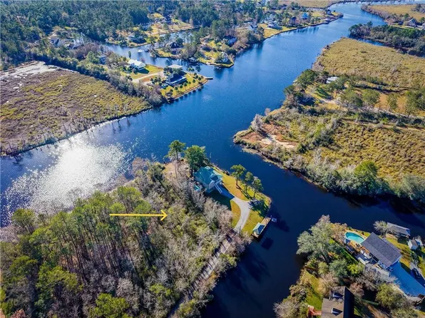 Lapont Dr, Lacombe, LA 70445