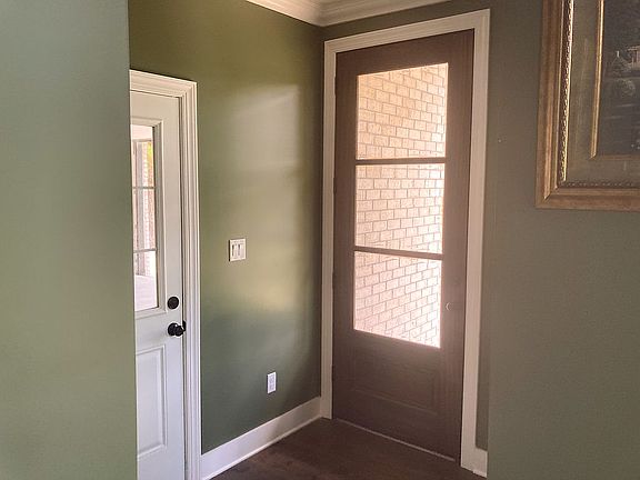 3rd image of 325 Golfview Ln