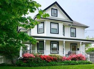 250 Garden St, Roslyn Heights, NY 11577