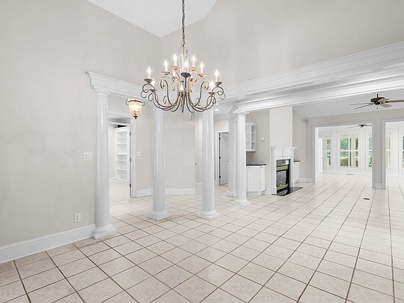 4th image of 184 Summerwood Dr.