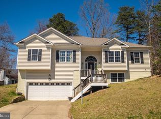 16108 Edgewood Dr, Dumfries, VA 22025