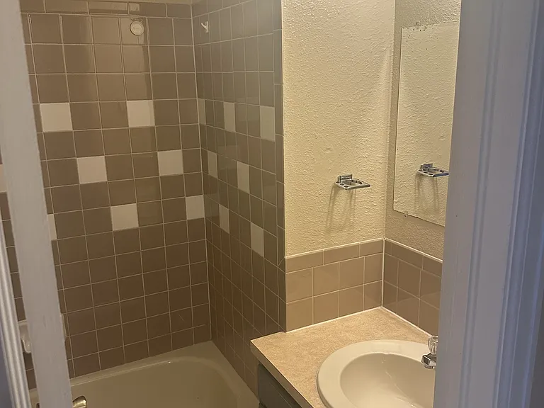 4885 Basswood Dr #4885 — Photo 4