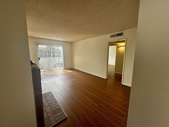 4th image of 445 E Tujunga Ave APT F