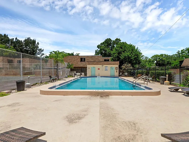 1828 S Park Ave — Photo 25
