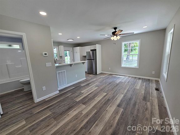 3rd image of 202 W Roswell St