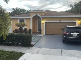 4536 SW 25th St, Hollywood, FL 33023