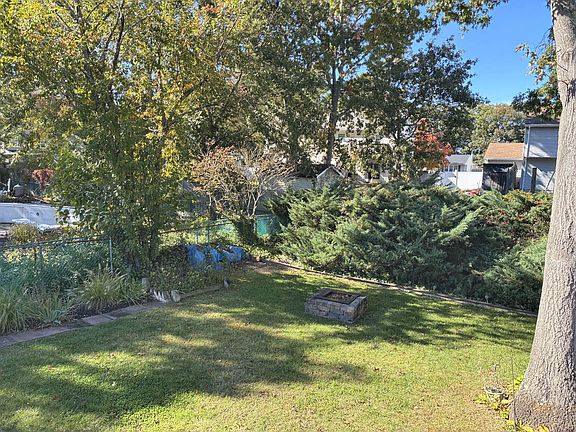 4th image of 2417 Holly Hill Rd