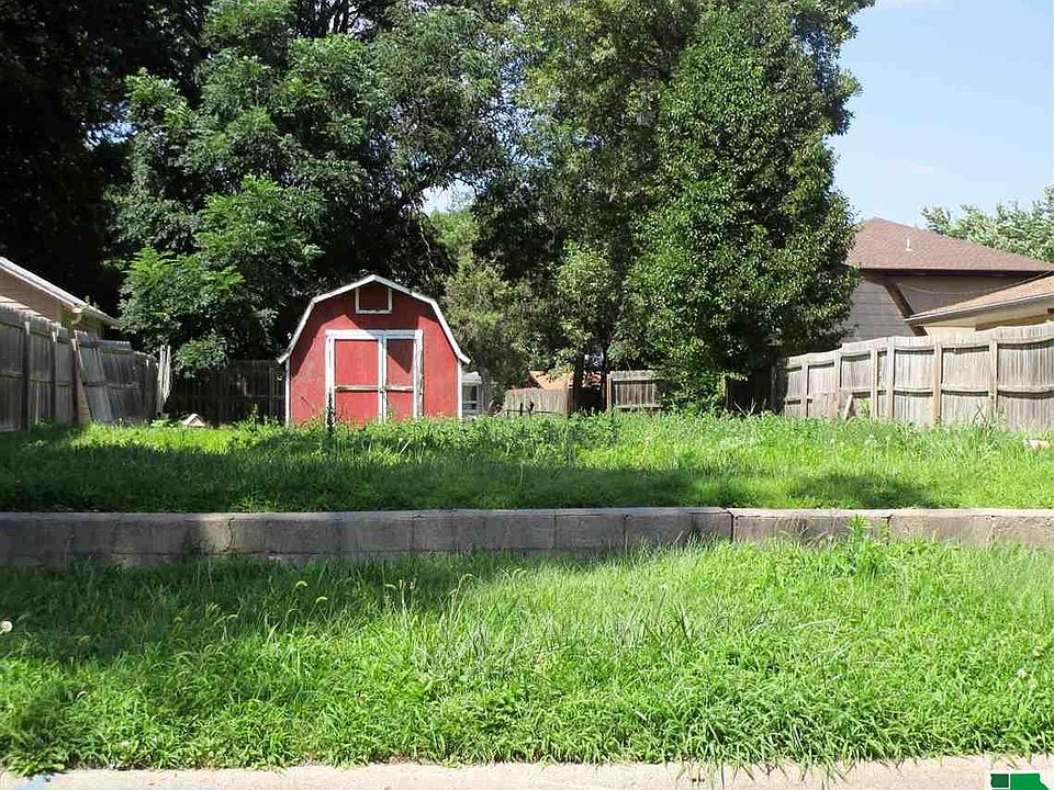 2nd image of 521 E 20th St