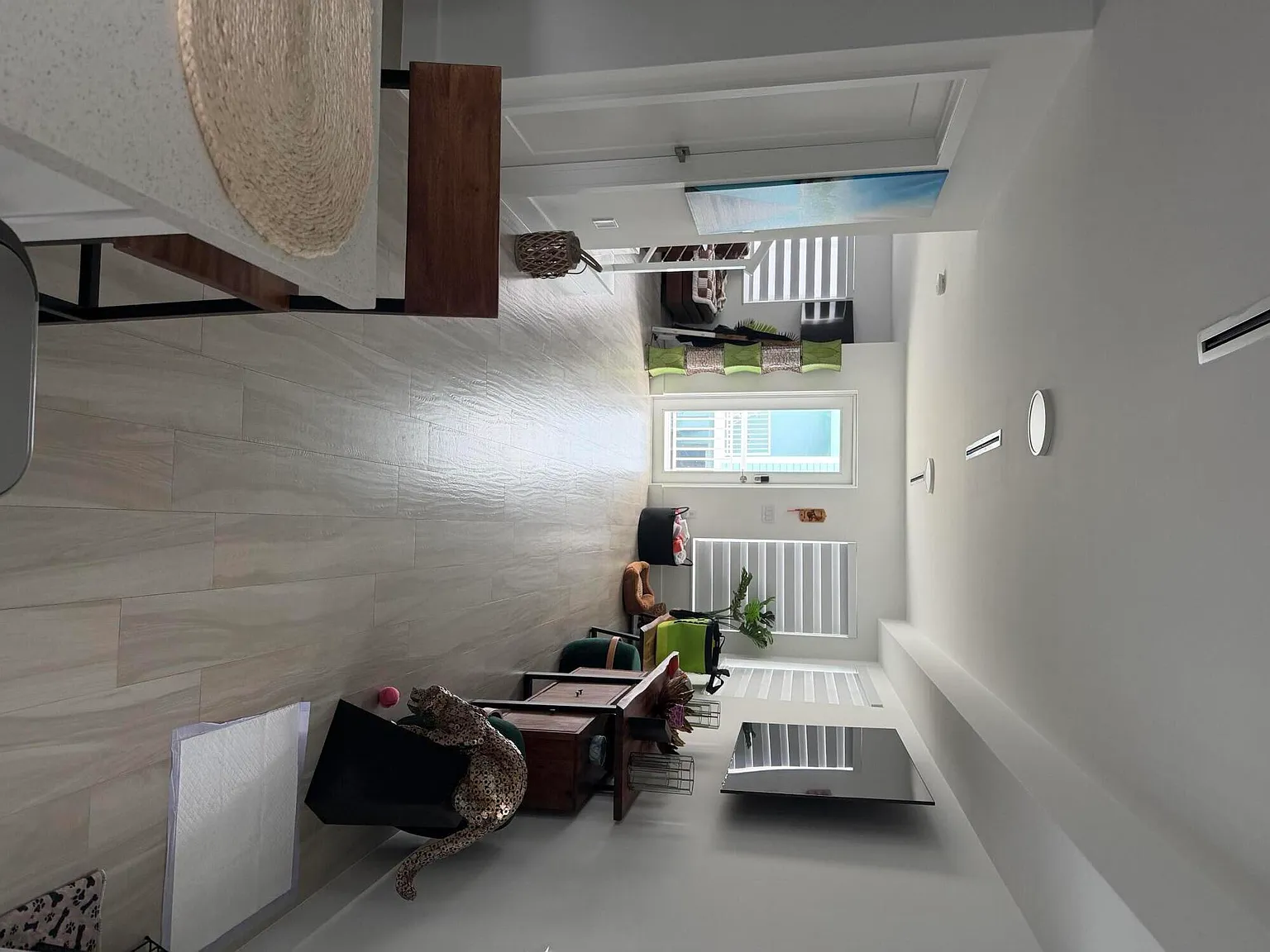 3 bed, 2.0 bath, 1580 sqft, $5,000 — Photo 1