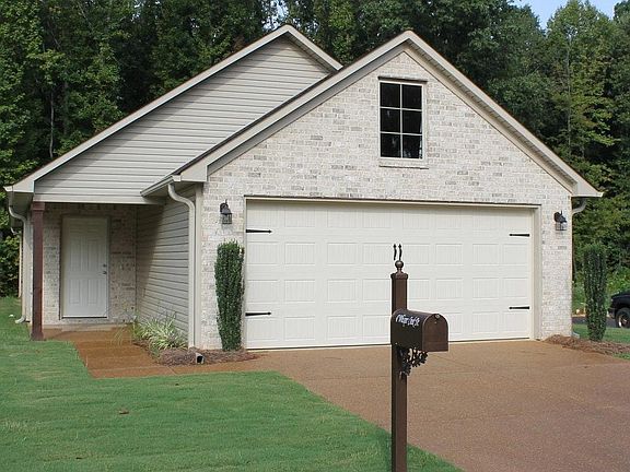 47 Whisper Creek Double car drive and garage