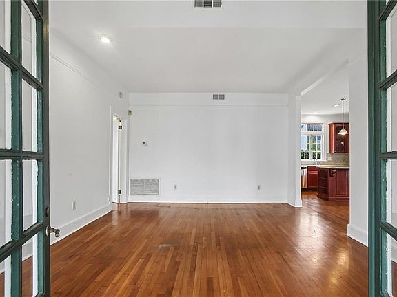 5th image of 4110 Carondelet St