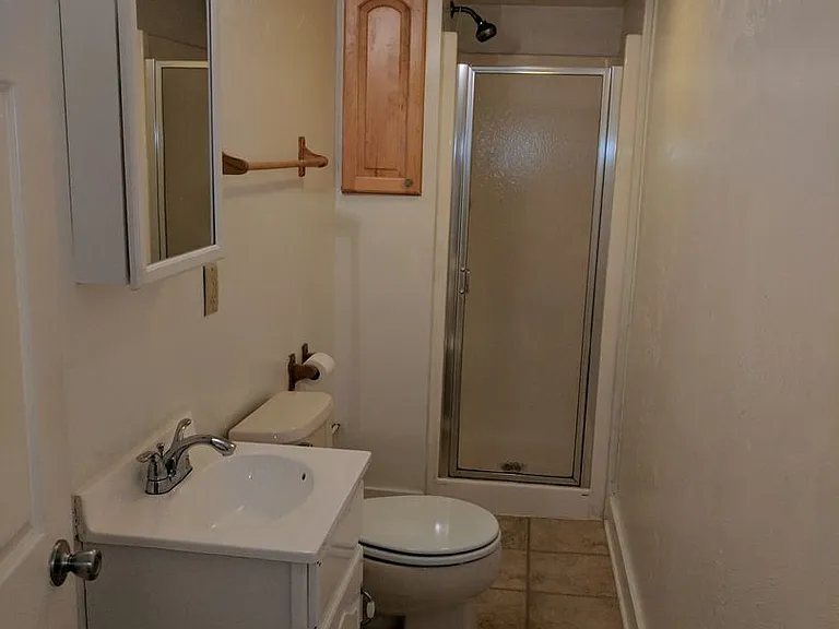 Cozy 2 Bedroom Apartment with Backyard Patio and Central Air Conditioning in South Side, Pittsbur... — Photo 10
