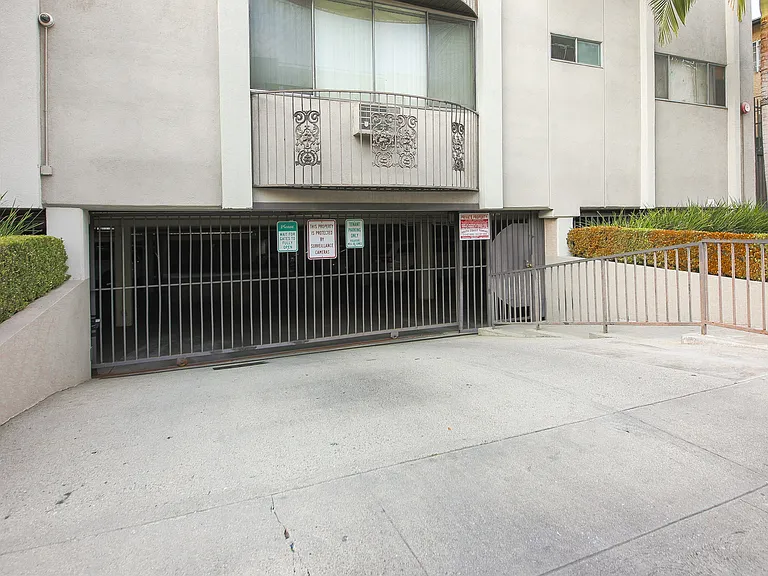 827 Gramercy — Photo 11
