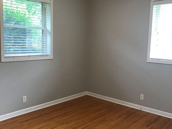 4th image of 1860 Memorial Dr #1862A