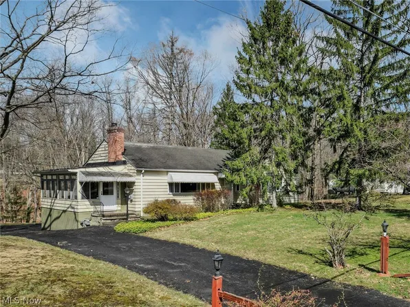 18575 Dellwood Dr, Walton Hills, OH 44146