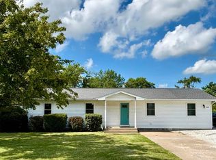 802 W Main St, La Harpe, IL 61450