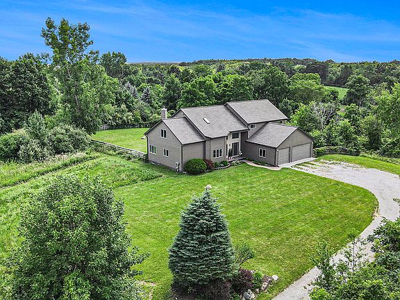 4th image of 2760 Trillium Ln
