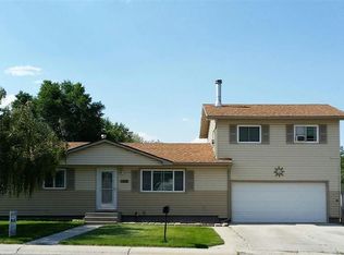 1935 Colorado Dr, Green River, WY 82935
