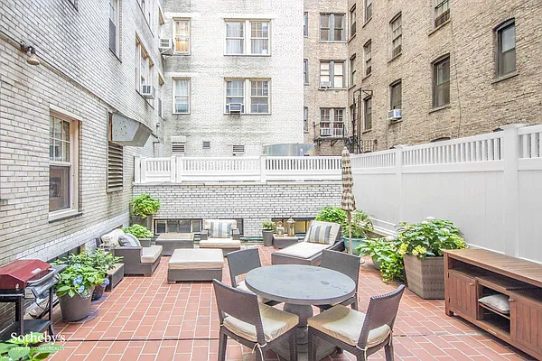 Sold by Sotheby's International Realty | media 9