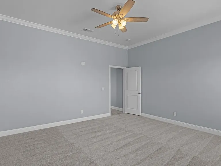 16110 Red Deer Ave — Photo 27