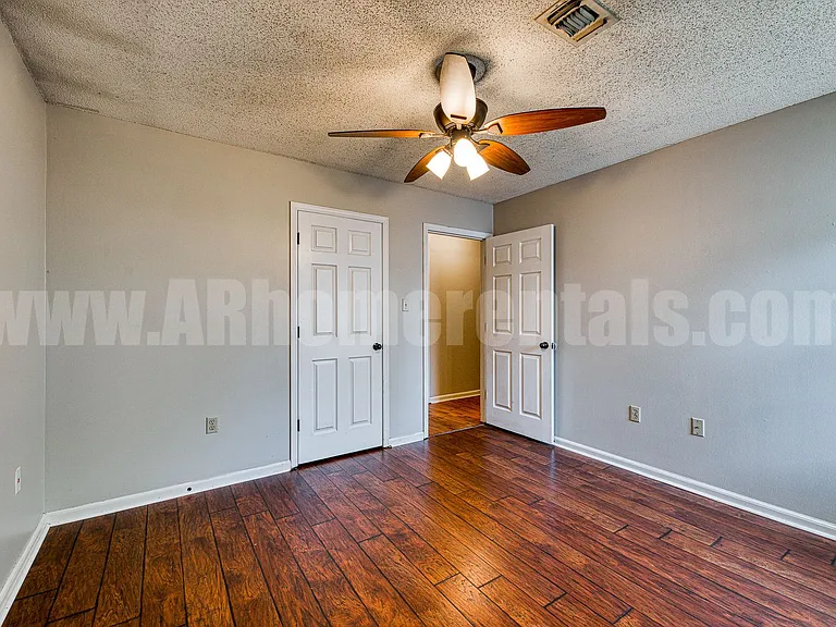 108 S Mitchell St — Photo 12