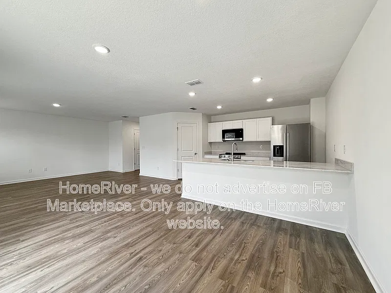 4 bed, 3.0 bath, 1965 sqft, $2,150 — Photo 3