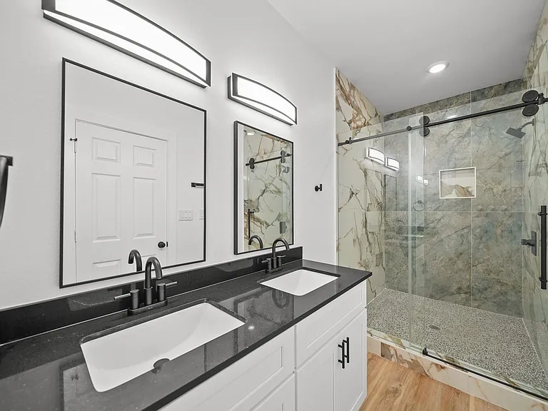 1512 W Blum St #A — Photo 23