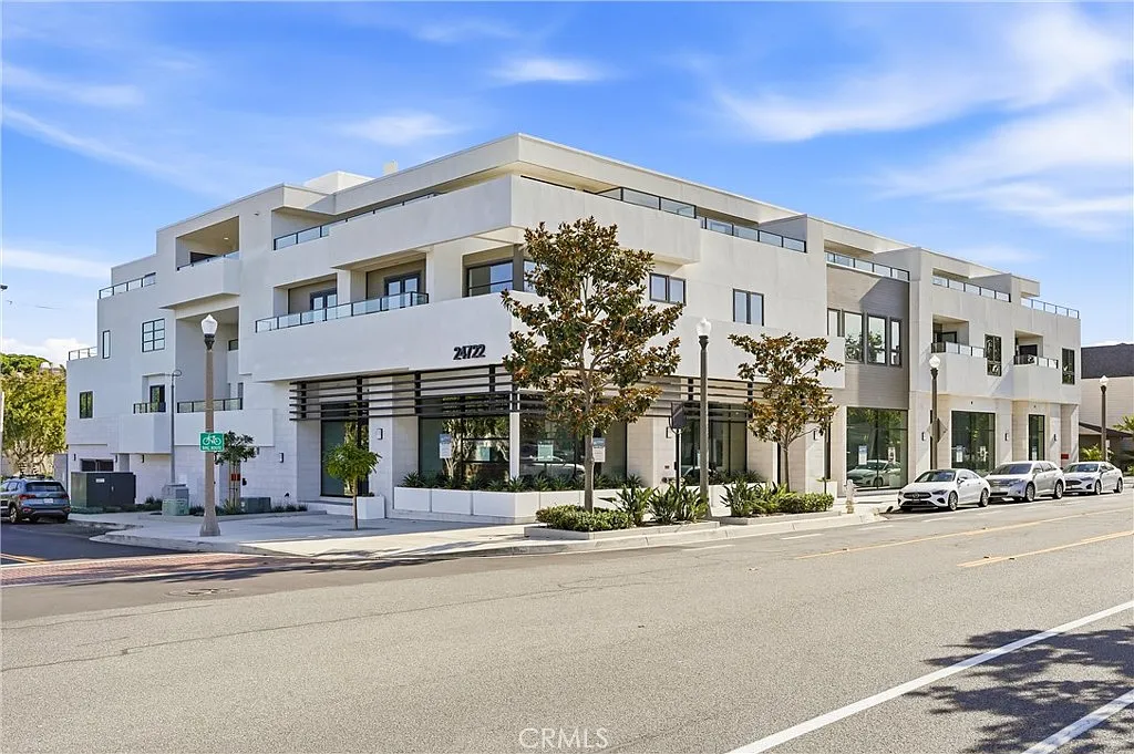 2 bed, 2.5 bath, 1610 sqft, $9,000 — Photo 1