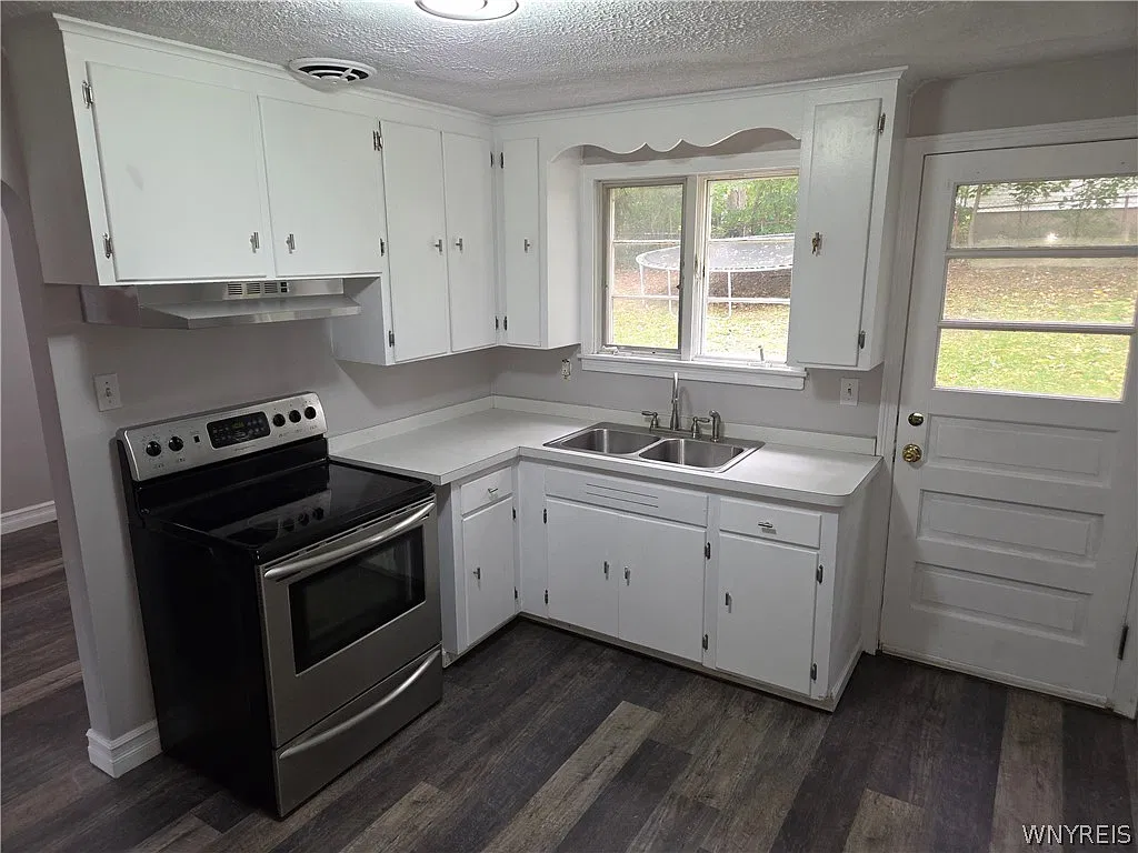 2 bed, 1.0 bath, 2240 sqft, $1,850 — Photo 4