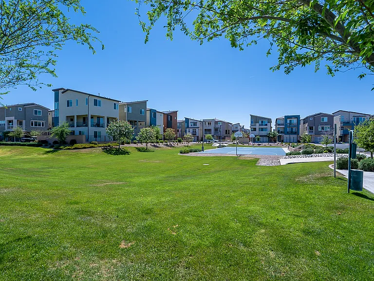 7050 W Carter Dr — Photo 48
